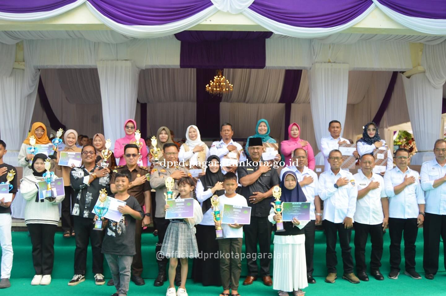 Wakil Ketua II DPRD Kota Kagar Alam H. Syahrol Effendy menghadiri Kegiatan Bazar dan Pentas Seni Bes